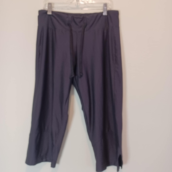 Women's Nike Dri Fit Workout Capris Wide Leg Black Size Med RN#56323 CA#05553 - Picture 1 of 5